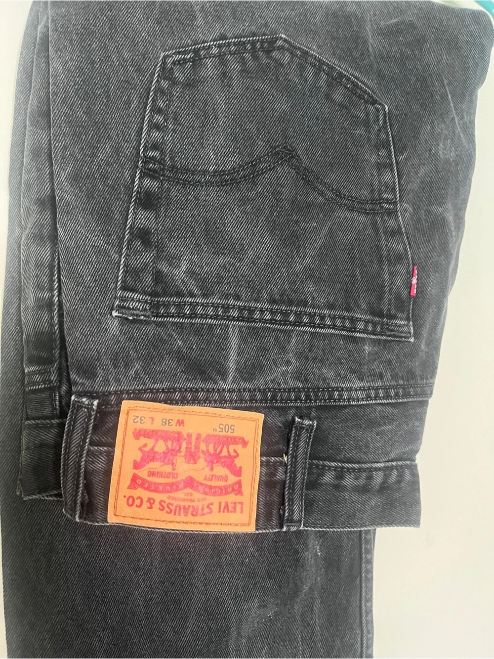 Levi’s 505 Black Jeans Relaxed Fits 38x32 For Men